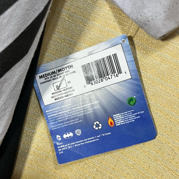 Batman Shirt with Cape Medium  NWT - Picture 2 of 5